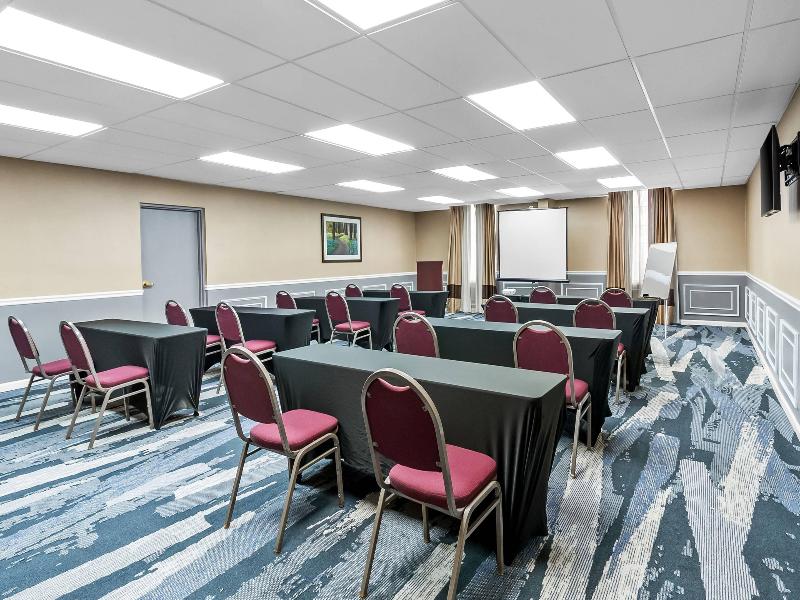 Comfort Suites Near Potomac Mills image