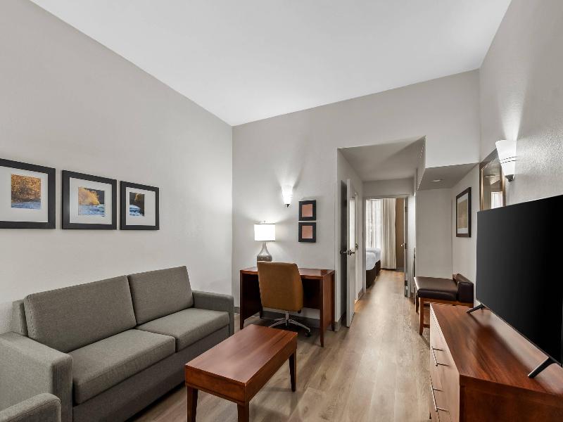 Comfort Suites Near Potomac Mills image
