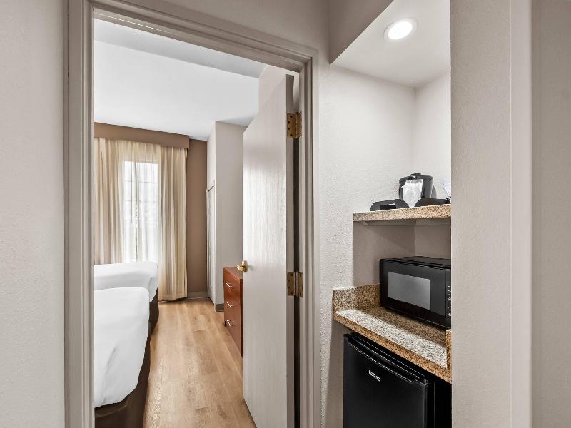 Comfort Suites Near Potomac Mills image