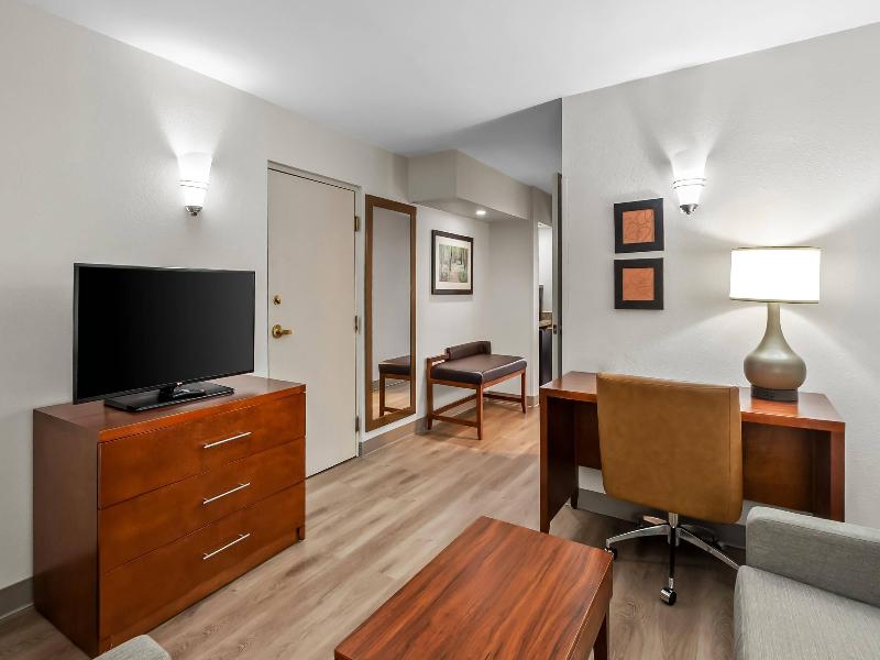 Comfort Suites Near Potomac Mills image