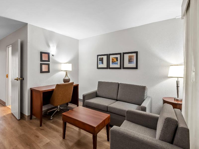 Comfort Suites Near Potomac Mills image