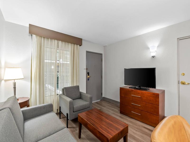 Comfort Suites Near Potomac Mills image
