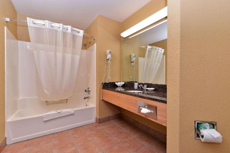 Quality Inn & Suites Wittenberg image
