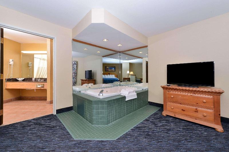 Quality Inn & Suites Wittenberg image