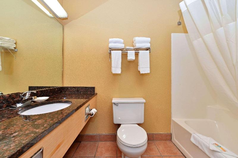 Quality Inn & Suites Wittenberg image