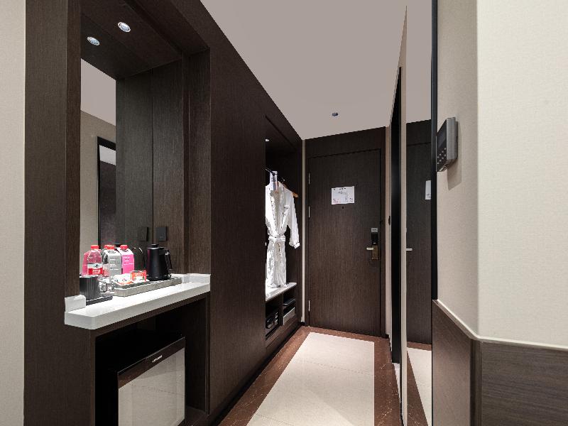 Wyndham Garden Shanghai Pudong image
