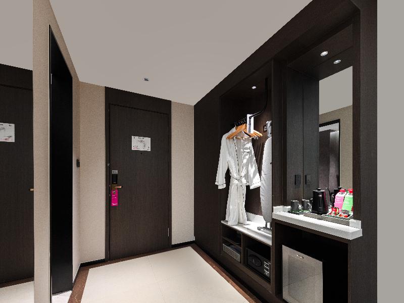 Wyndham Garden Shanghai Pudong image