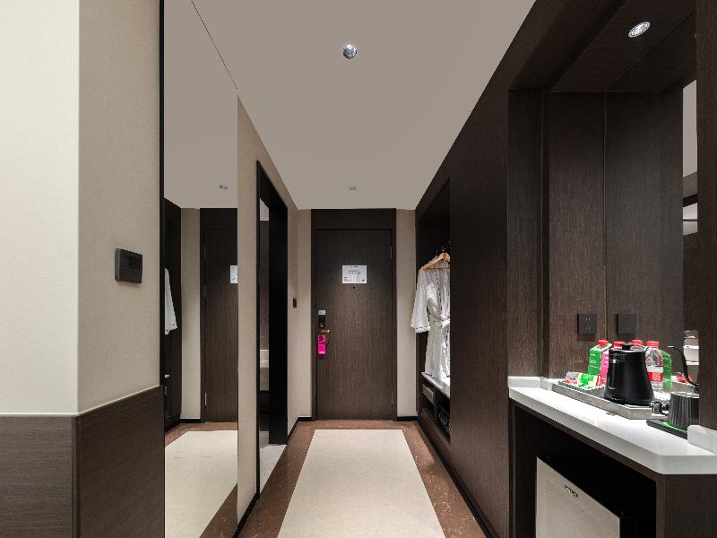 Wyndham Garden Shanghai Pudong image