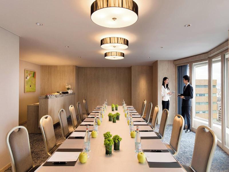 Courtyard by Marriott Shin-Osaka Station image