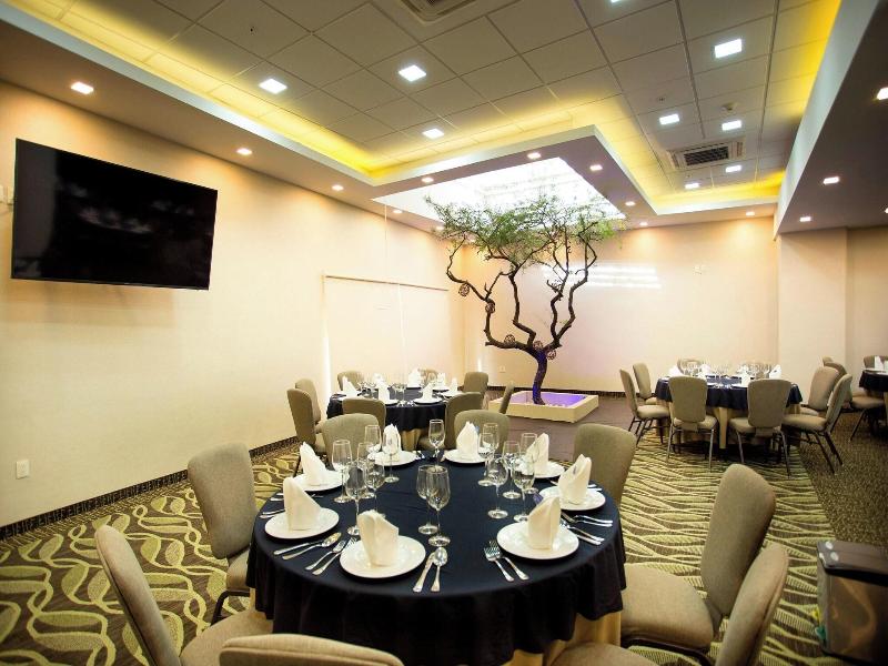 Four Points  By Sheraton Queretaro Norte image