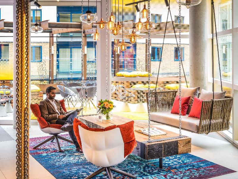 Novotel London Canary Wharf image