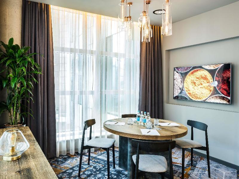 Novotel London Canary Wharf image