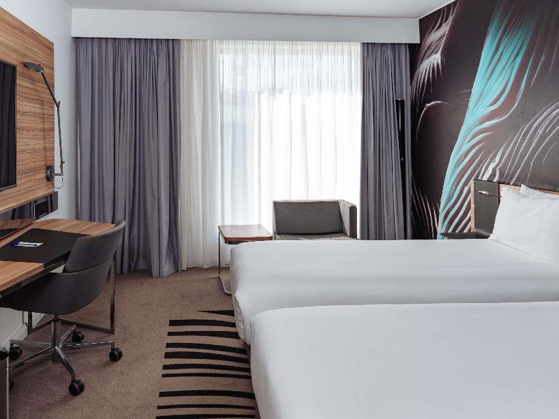 Novotel London Canary Wharf image