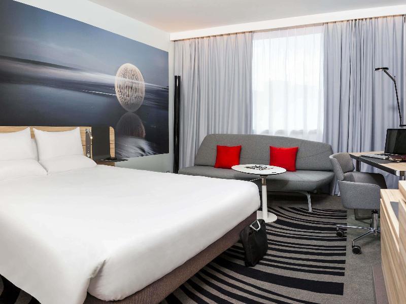 Novotel London Canary Wharf image
