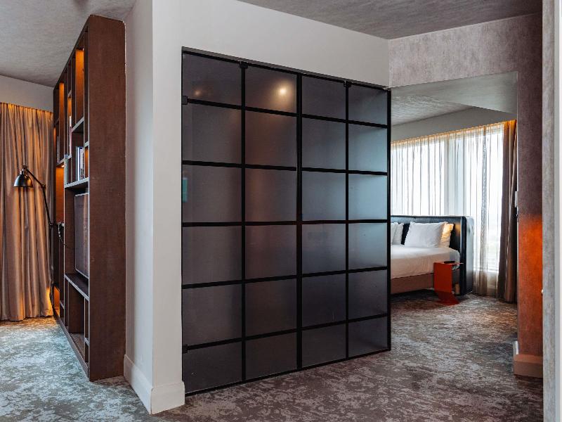Novotel London Canary Wharf image