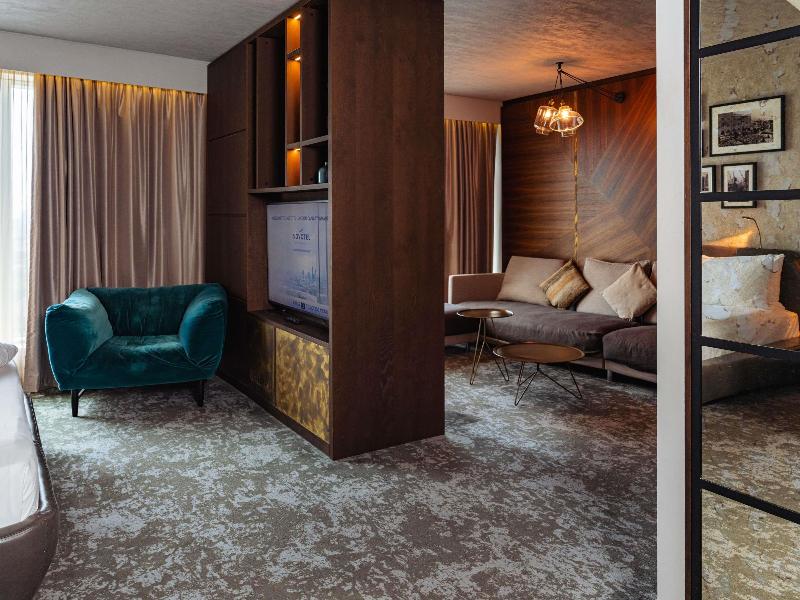 Novotel London Canary Wharf image