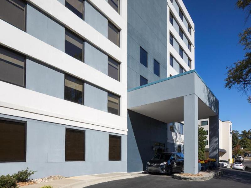 The Lodge At Duke Medical — exterior view