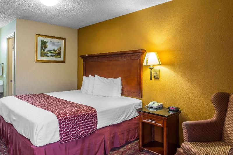 Rodeway Inn - Image 9