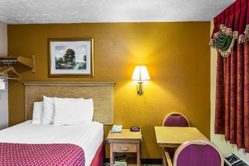 Rodeway Inn - Image 7