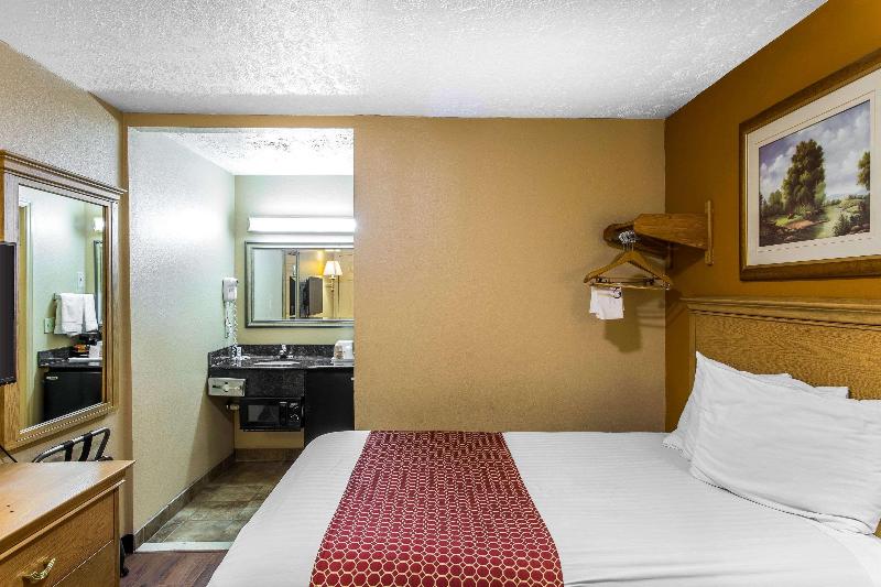 Rodeway Inn - Image 5