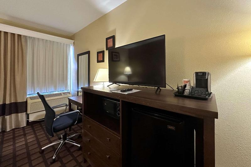 Quality Inn Perryville I-55 image