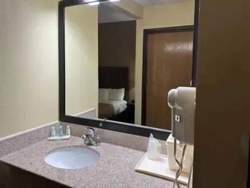 Quality Inn Perryville I-55 image