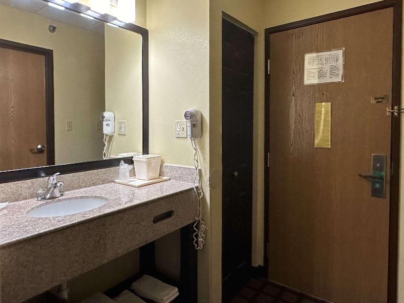 Quality Inn Perryville I-55 image