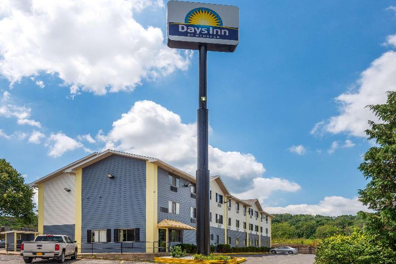 Days Inn by Wyndham Somerset PA I-70 I-76 image