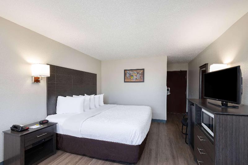 Days Inn by Wyndham Somerset PA I-70 I-76 image