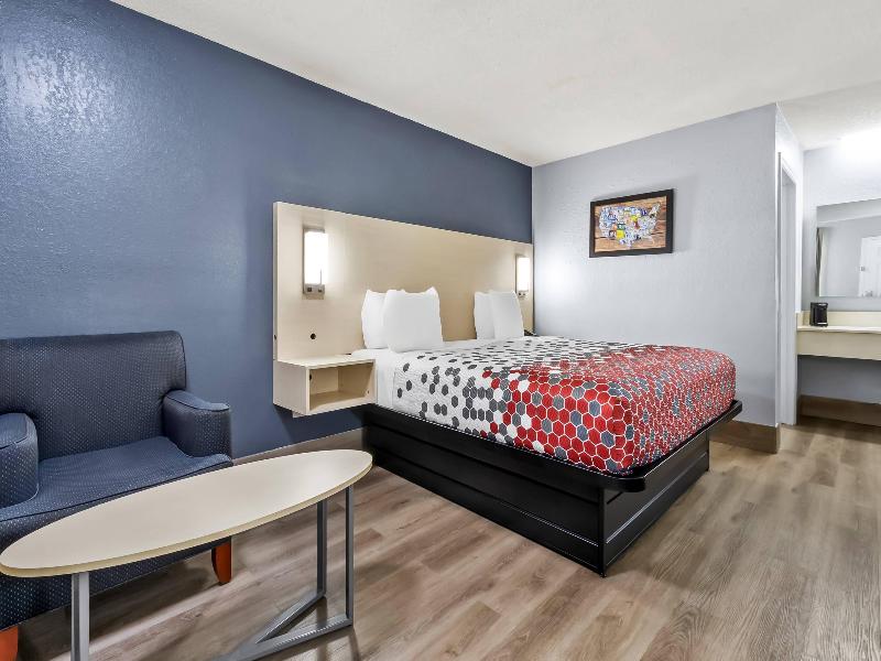 Econo Lodge Inn & Suites Cayce I-26 Airport image