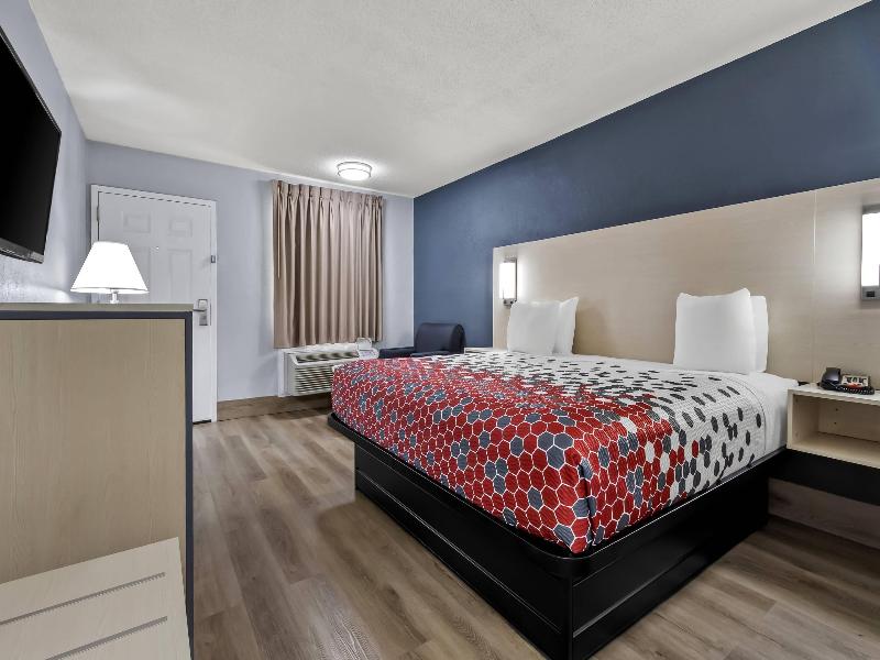 Econo Lodge Inn & Suites Cayce I-26 Airport image