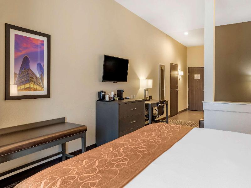 Comfort Suites Near Sam Houston Race Park image