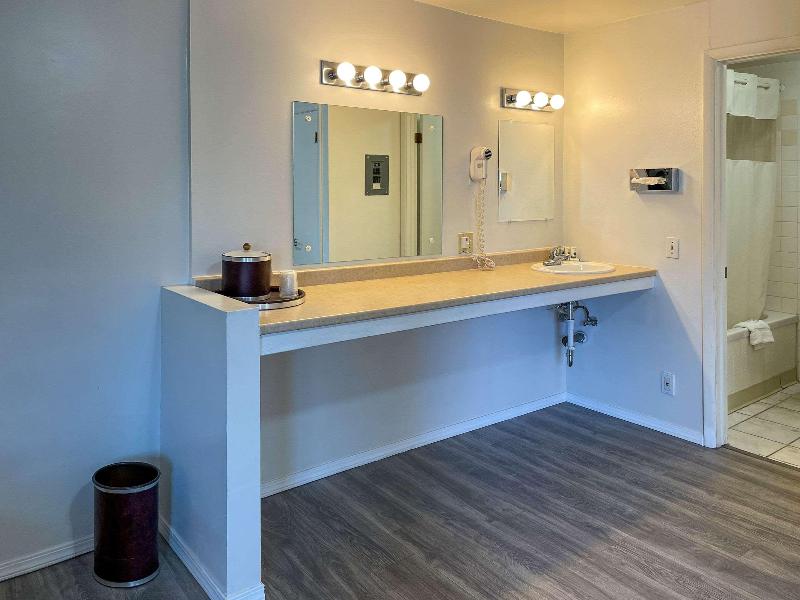 Rodeway Inn & Suites Omak - Okanogan image