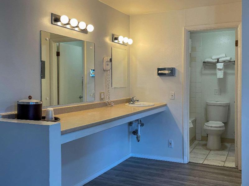 Rodeway Inn & Suites Omak - Okanogan image