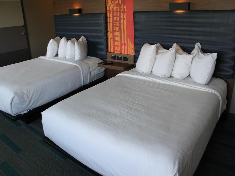 QUADRUPLE TWO QUEEN BEDS