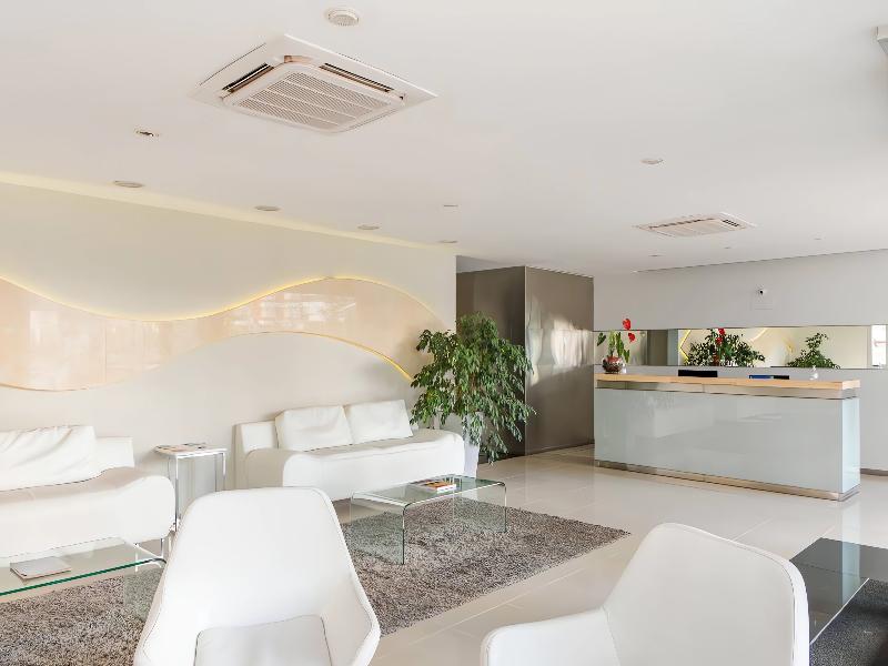 Arenas del Mar Apartments