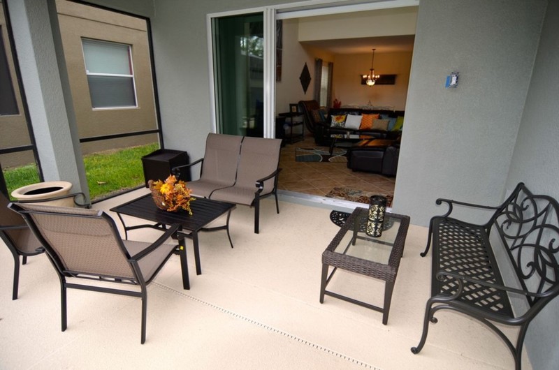 2985 Buccaneer Palm Road 5 bedrooms, 3 bathrooms — photo 2
