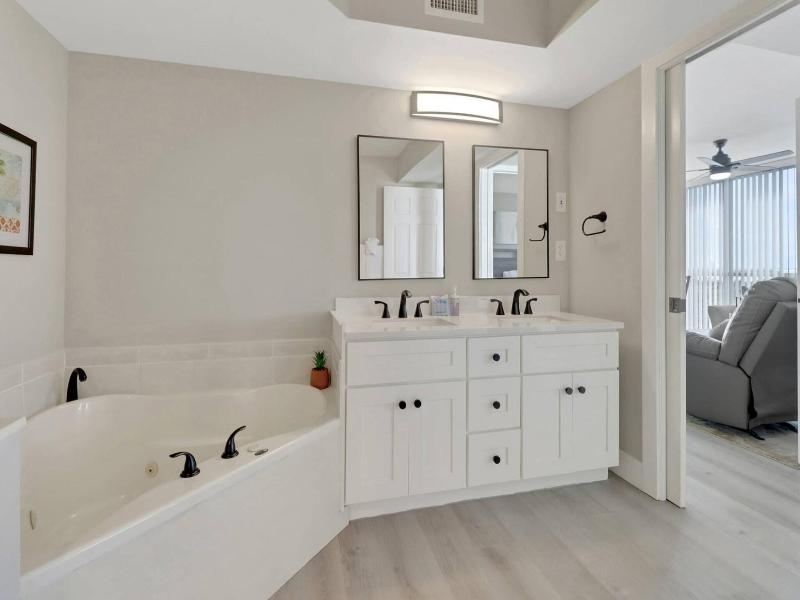 Lovers Key Resort 401 - Wkly image