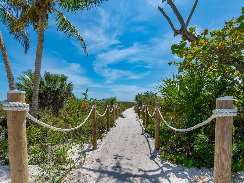 Estero Beach & Tennis C 707 - Wkly image
