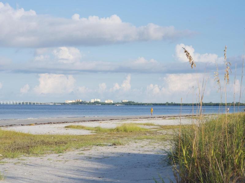 Estero Beach & Tennis C 707 - Wkly image