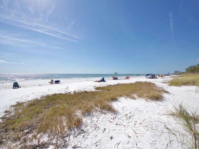 Estero Beach & Tennis C 707 - Wkly image