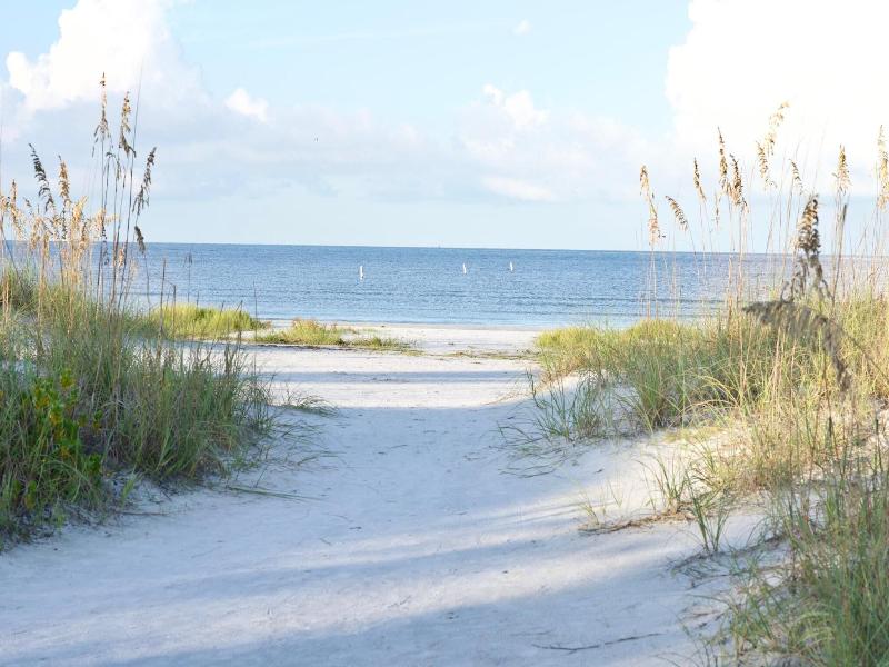 Estero Beach & Tennis C 707 - Wkly image