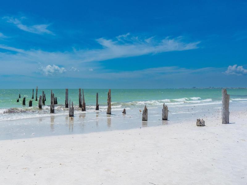 Estero Beach & Tennis C 707 - Wkly image