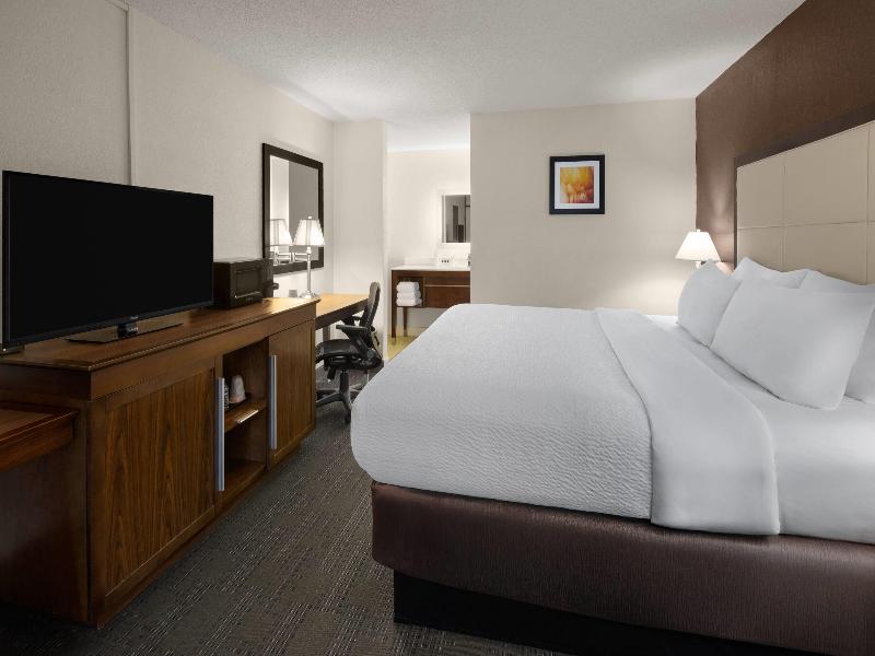 Wyndham Garden Romulus Detroit Metro Airport image