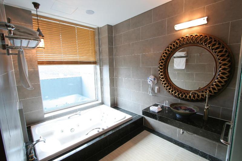 Hotel Wiz image