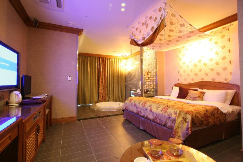 Hotel Wiz image