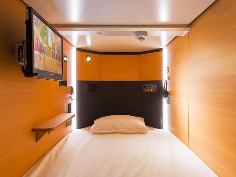 Sauna & Capsule Hotel Rumor Plaza image