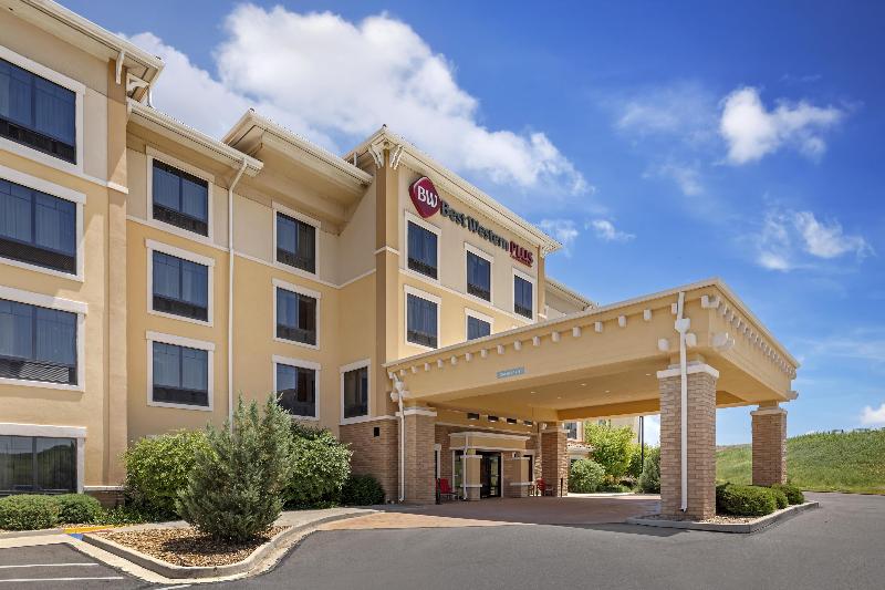 Best Western Plus Hudson Hotel & Suites image