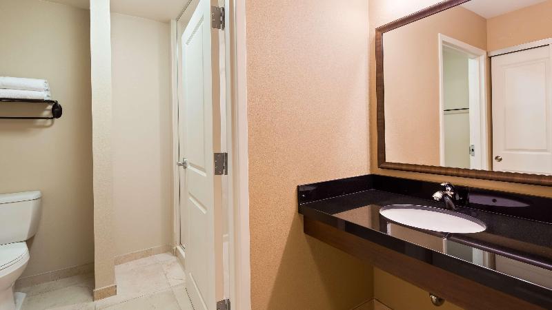 Best Western Plus Hudson Hotel & Suites image