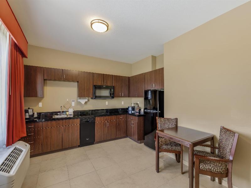 Best Western Plus Hudson Hotel & Suites image